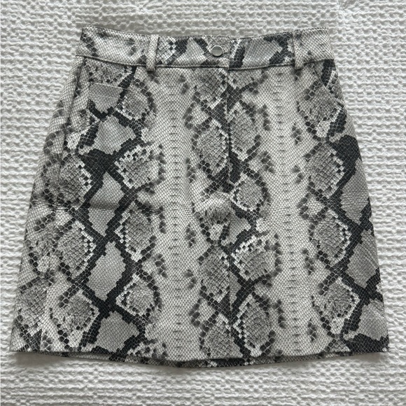 Maje snake skin leather like fitted skirt - Picture 2 of 4